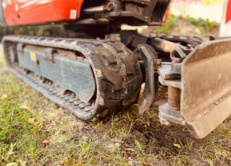 Zoll stoppt Einfuhr und vernichtet Minibagger