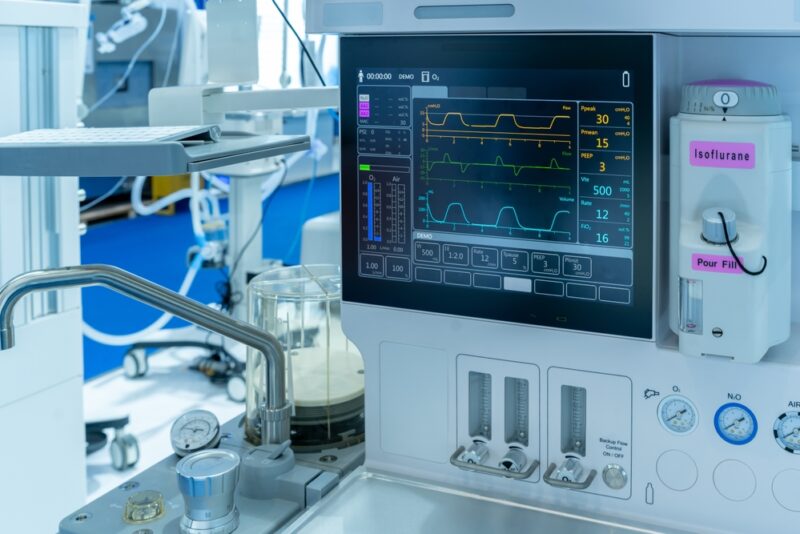 Einreihung eines CO2-Hauptstrom-Sensors für einen Beatmungsapparat
